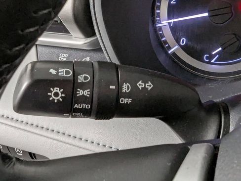 Used 2023 Toyota Highlander LE image 27