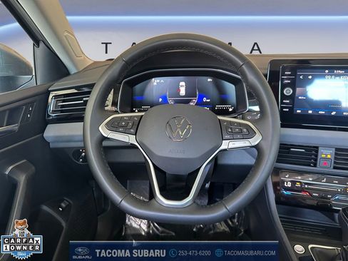 Used 2025 Volkswagen Jetta SE FWD image 13