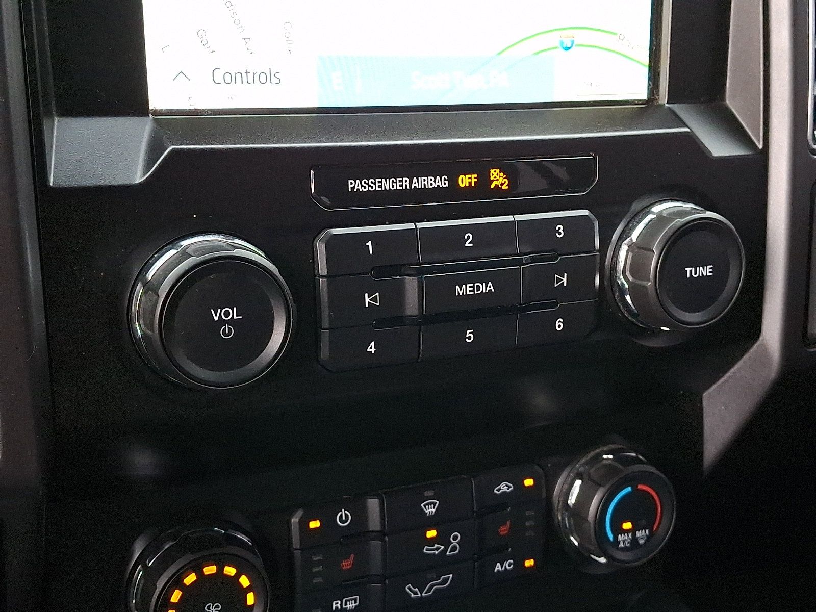 Used 2019 Ford F150 XLT w/ Equipment Group 302A Luxury AWD/4WD image 16