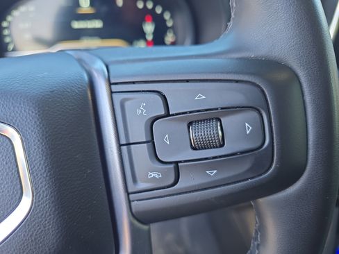 Used 2023 GMC Yukon SLT image 24