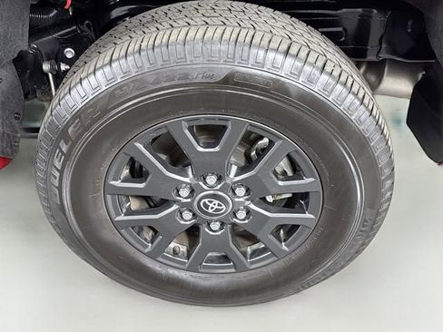 Certified 2025 Toyota 4Runner SR5 AWD/4WD image 31