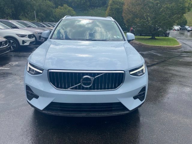 Used 2024 Volvo XC40 B5 Plus w/ Climate Package AWD/4WD image 2