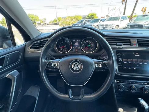Used 2020 Volkswagen Tiguan SE image 31