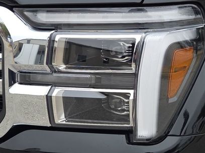 New 2025 Ford F150 Lariat w/ Equipment Group 501A Mid