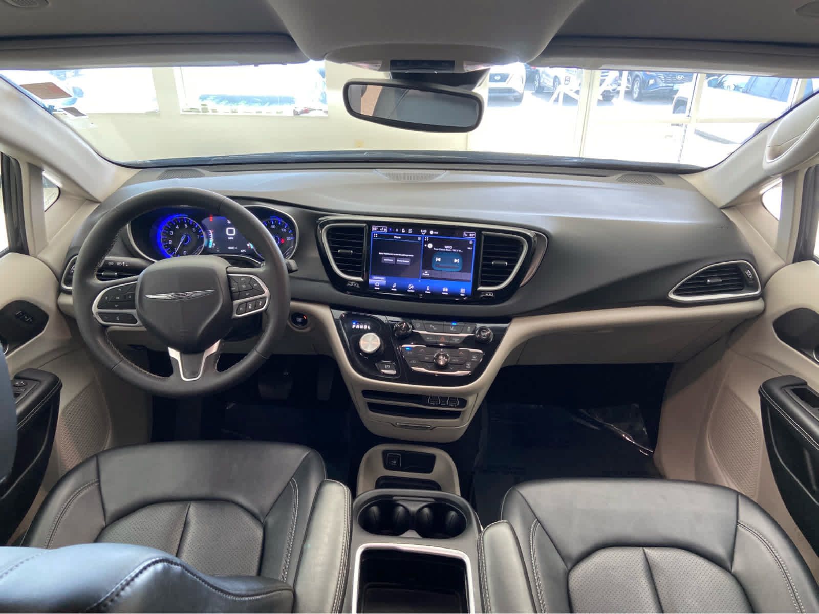 Used 2024 Chrysler Pacifica Touring-L FWD image 21