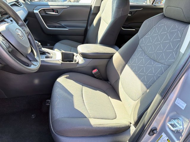 Used 2025 Toyota RAV4 XLE AWD/4WD image 26