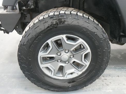 Used 2013 Jeep Wrangler Unlimited Rubicon w/ Dual Top Group image 12