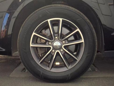 Used 2017 Dodge Grand Caravan SXT FWD image 9