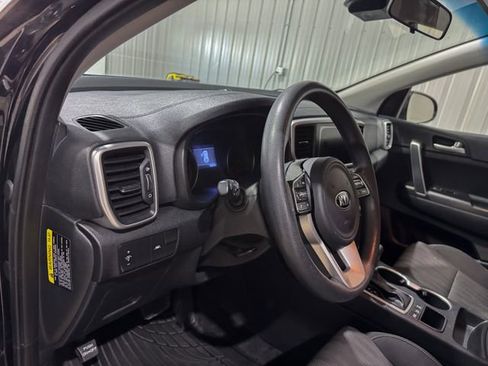 Used 2020 Kia Sportage LX AWD/4WD image 12