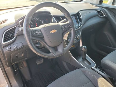 Used 2020 Chevrolet Trax LS w/ Tint and Cruise Package AWD/4WD image 8
