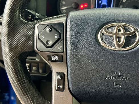 Used 2018 Toyota Tacoma TRD Sport AWD/4WD image 18