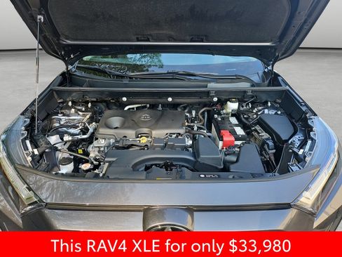 Used 2025 Toyota RAV4 XLE FWD image 38