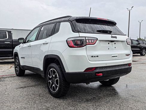 Used 2025 Jeep Compass Trailhawk AWD/4WD image 4