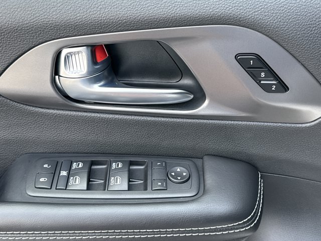 Used 2026 Chrysler Pacifica Select FWD image 17