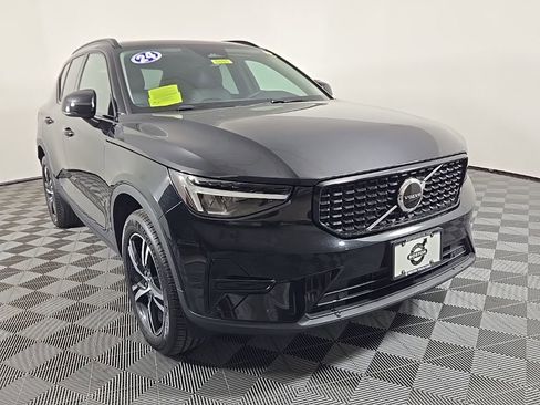 Certified 2024 Volvo XC40 B5 Core image 2