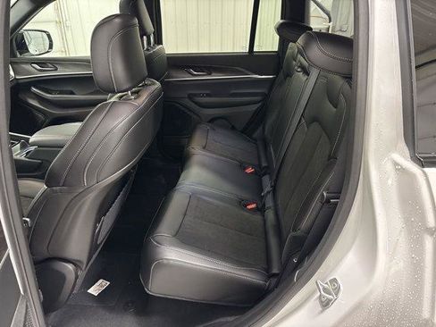 Used 2026 Jeep Grand Cherokee Altitude AWD/4WD image 33