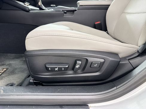 Used 2016 Lexus ES 350 w/ Premium Package w/Wood Trim FWD image 13