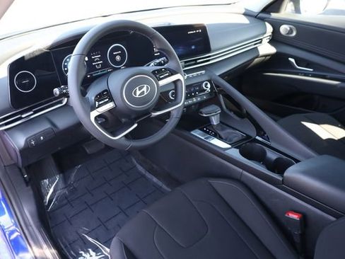 Used 2024 Hyundai Elantra SEL w/ Convenience Package image 12