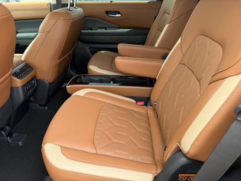New 2026 Nissan Pathfinder Platinum AWD/4WD image 10