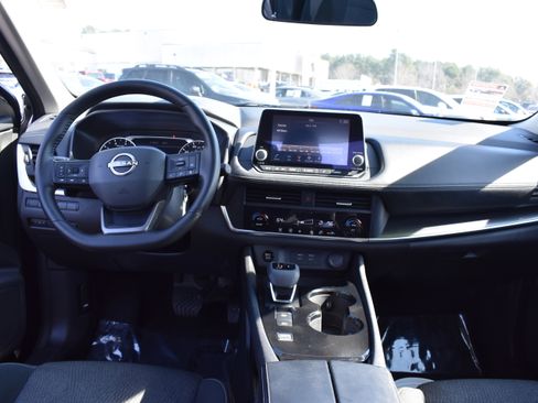 Used 2025 Nissan Rogue SV image 30