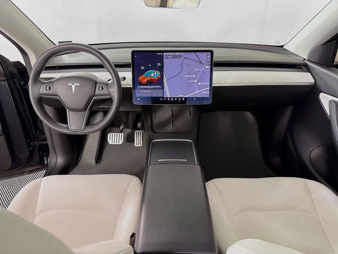 Used 2021 Tesla Model Y Long Range AWD/4WD image 26