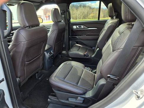 Used 2025 Ford Explorer Platinum w/ LUX Leather Package AWD/4WD image 13