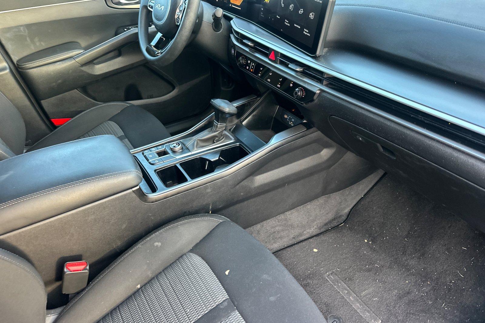 Used 2024 Kia Sorento LX FWD image 19