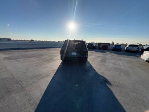 Used 2025 Toyota Sienna XLE image 16