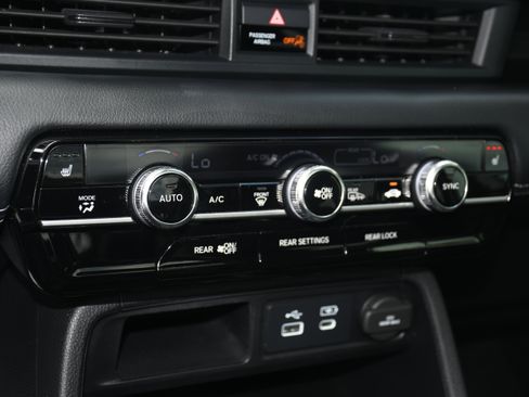 Used 2023 Honda Pilot Touring image 16