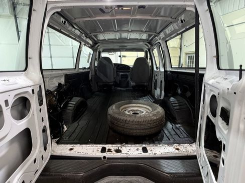 Used 2003 Ford E-150 and Econoline 150 RWD image 22