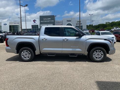 Used 2026 Toyota Tundra SR5 w/ SR5 Premium Package AWD/4WD image 7