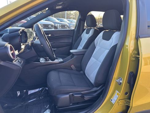 Used 2025 Chevrolet Trax RS image 9