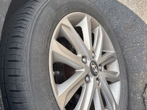 Used 2016 Hyundai Elantra SE w/ Option Group 02 image 17