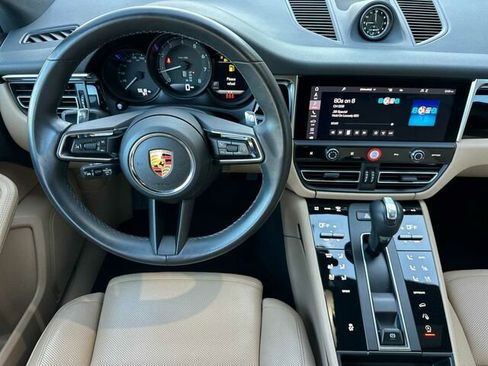 Used 2024 Porsche Macan image 17