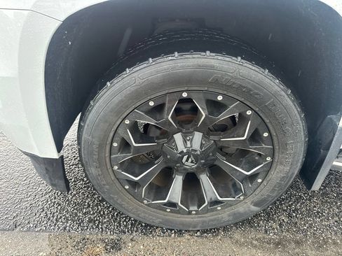 Used 2016 Chevrolet Tahoe LTZ AWD/4WD image 10