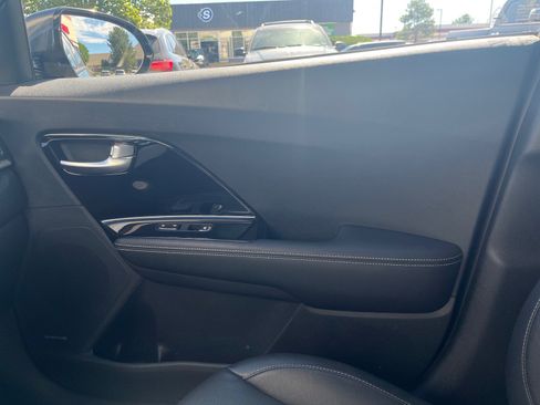 Used 2020 Kia Niro EX Premium FWD image 35