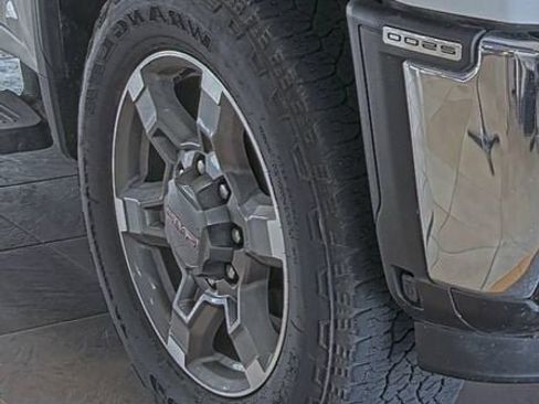 Used 2025 GMC Sierra 2500 SLT w/ SLT Convenience Package AWD/4WD image 12