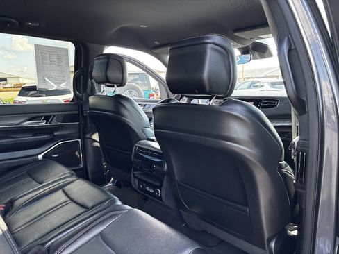 Used 2024 Jeep Wagoneer L Series II w/ Flexible Seating Group RWD image 24