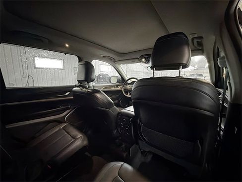 Used 2022 Jeep Grand Cherokee L Limited w/ Luxury Tech Group II image 11