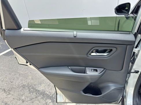 Used 2024 Nissan Rogue SV w/ SV Premium Package FWD image 38