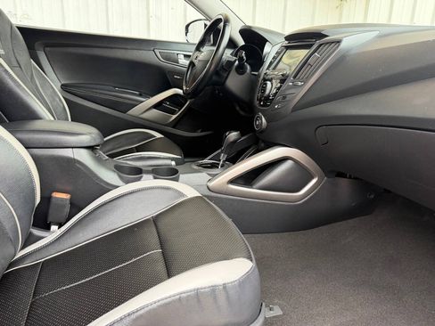 Used 2015 Hyundai Veloster Turbo w/ Option Group 04 FWD image 13