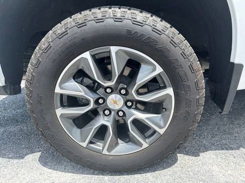Used 2025 Chevrolet Silverado 1500 LT w/ Z71 Off-Road Package AWD/4WD image 7
