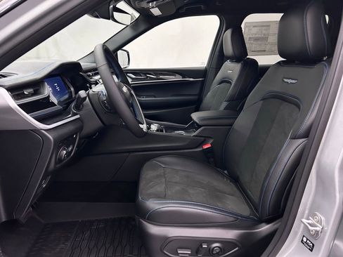 New 2025 Jeep Grand Cherokee Trailhawk w/ Advanced Protech Group II image 19