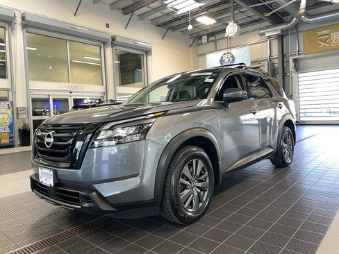 Certified 2023 Nissan Pathfinder SV AWD/4WD image 3