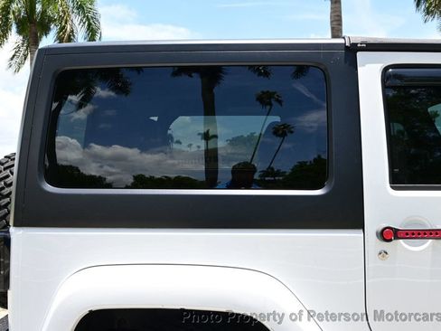 Used 2018 Jeep Wrangler Sahara w/ Connectivity Group AWD/4WD image 14