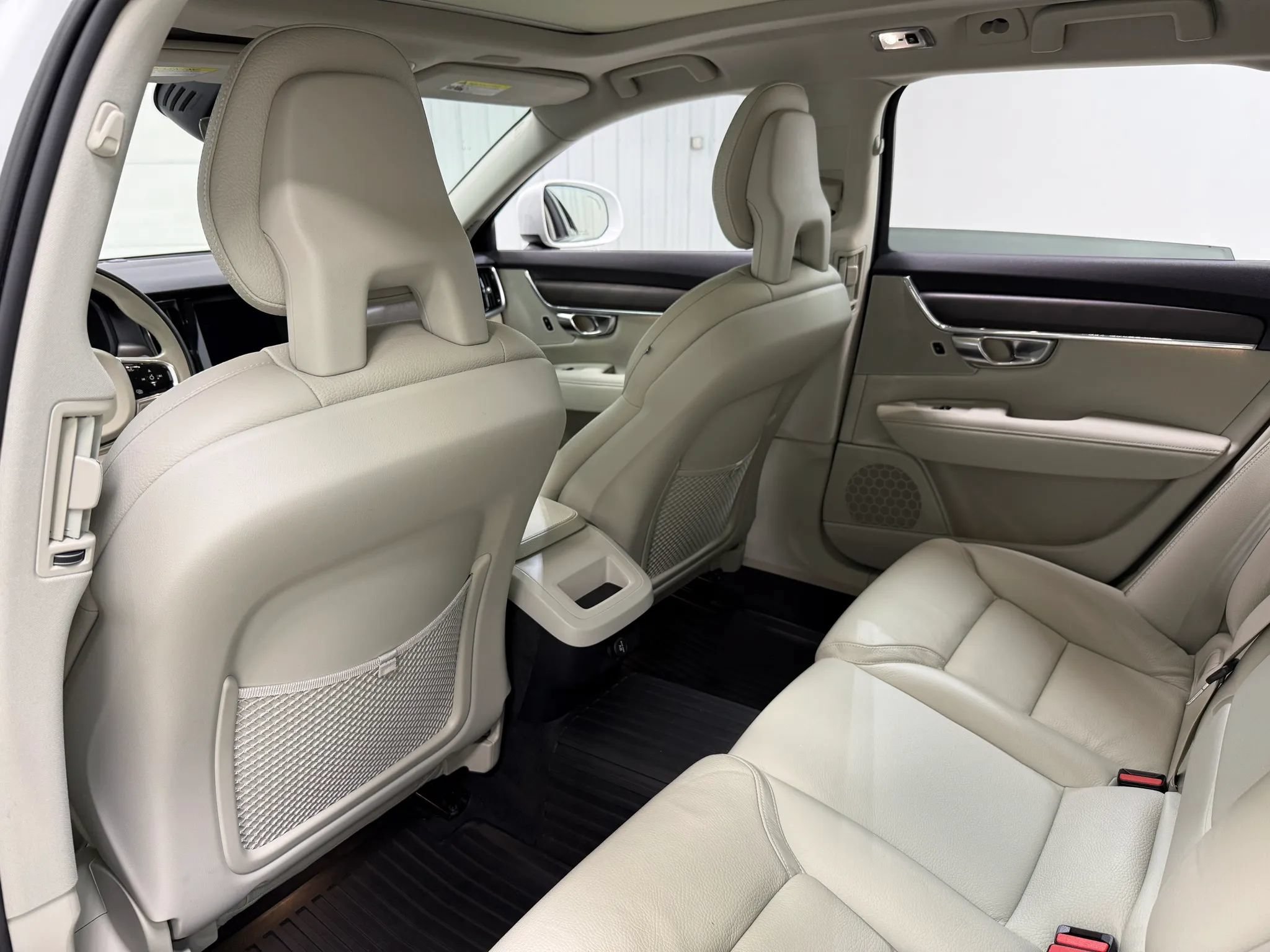 Used 2018 Volvo V90 T6 Cross Country w/ Convenience Package AWD/4WD image 16