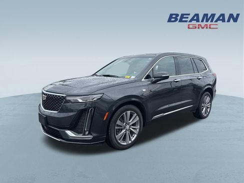 Used 2023 Cadillac XT6 Premium Luxury image 3