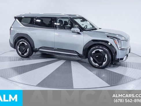 Used 2024 Kia EV9 Land image 14