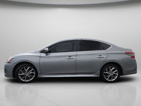 Used 2013 Nissan Sentra SR w/ Premium Pkg FWD image 17