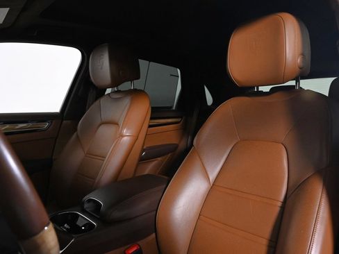 Certified 2023 Porsche Cayenne Turbo S AWD/4WD image 5